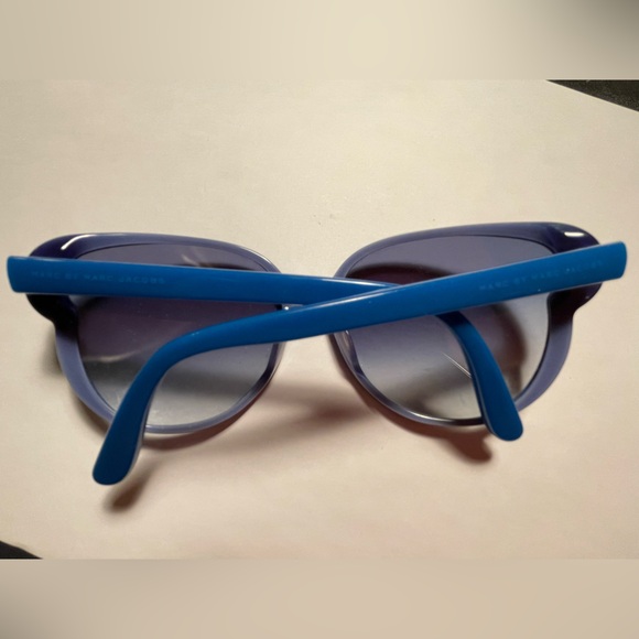 Marc Jacobs Blue Butterfly Sunglasses – Very Good Condition - Picture 3 of 4